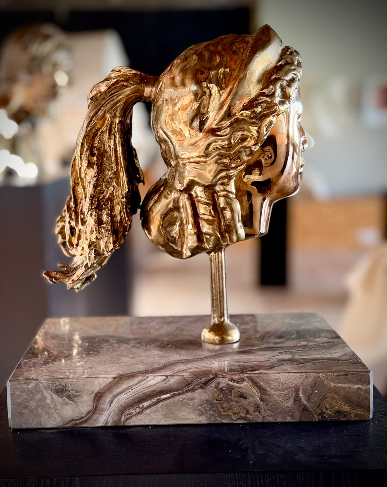 Still Her, by Marc Pos, side view